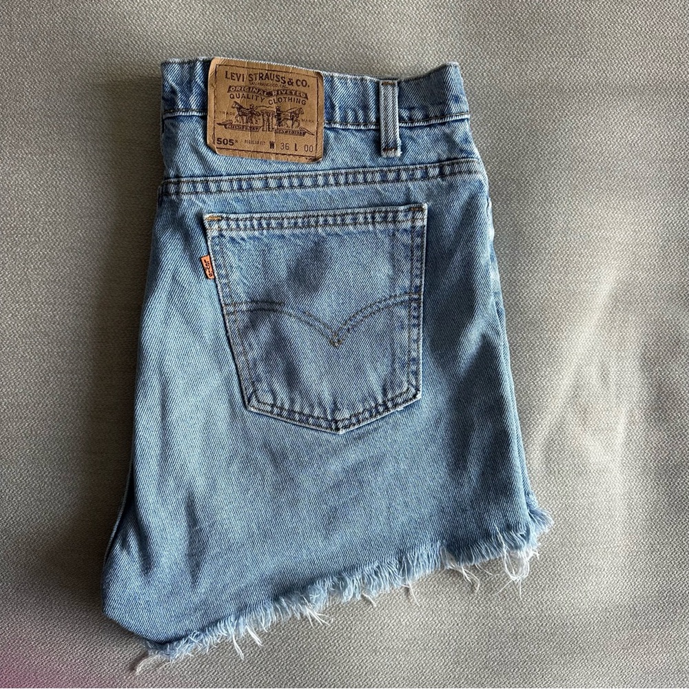 🍑VINTAGE ORANGE TAG LEVIS JEAN SHORTS🍑